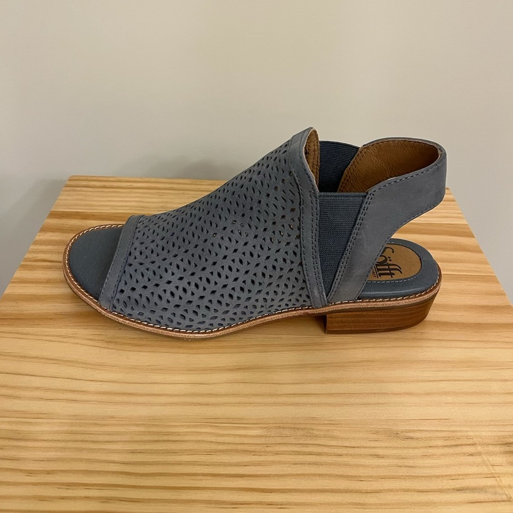 Open-toed ankle shoe